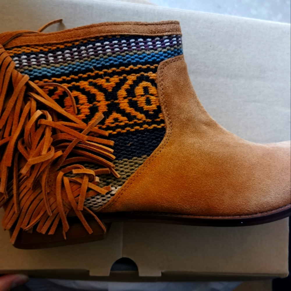 Brand new size 39 boots leather